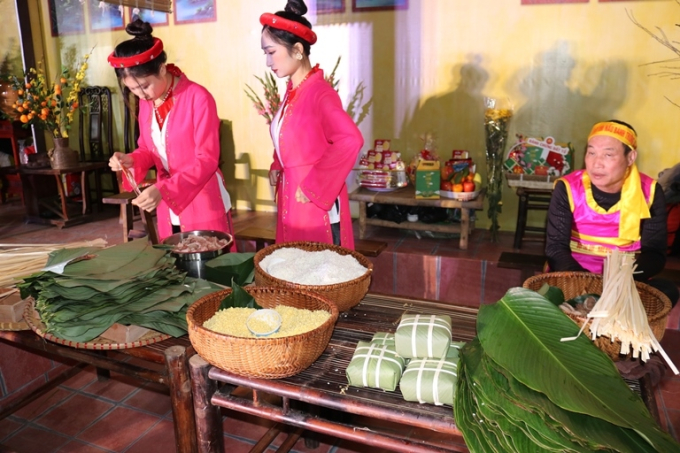 Gói bánh chưng ngày Tết