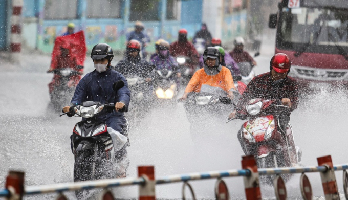 TPHCM lần đầu tiên có cơn mưa vào sáng sớm từ đầu năm 2021 đến nay