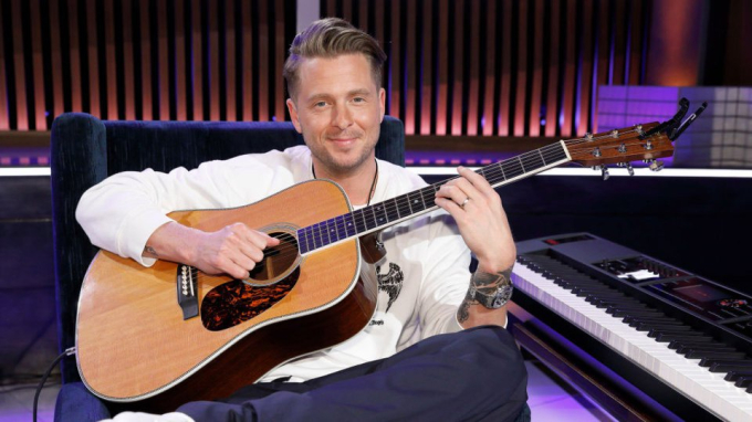           Ryan Tedder - 160 triệu USD: Ngoài 500 bài hát viết riêng cho ban nhạc của mình, trưởng nhóm OneRepublic còn sáng tác cho Beyoncé, Adele và Ed Sheeran. Trong năm qua, anh bán nhiều bản quyền sáng tác cho công ty KKR. Album Human phát hành vào tháng 8/2021 cũng mang về doanh thu lớn cho Ryan Tedder. Ảnh: Getty.          