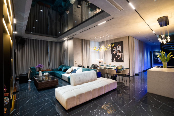 Hương Ly đang sống trong penthouse cùng chồng và 2 con.