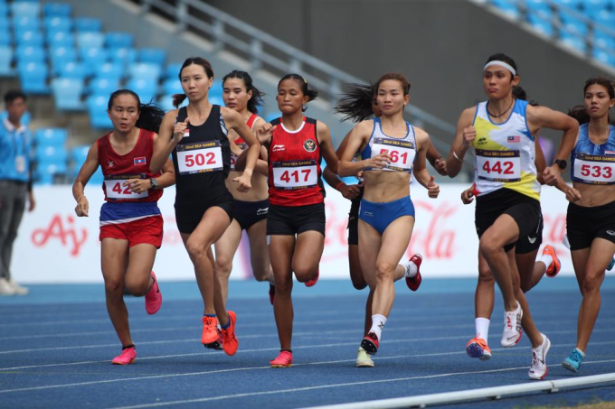 Nguyễn Thị Oanh giành HCV nội dung 1.500m nữ chiều ngày 9/5. Ảnh: Bùi Lượng