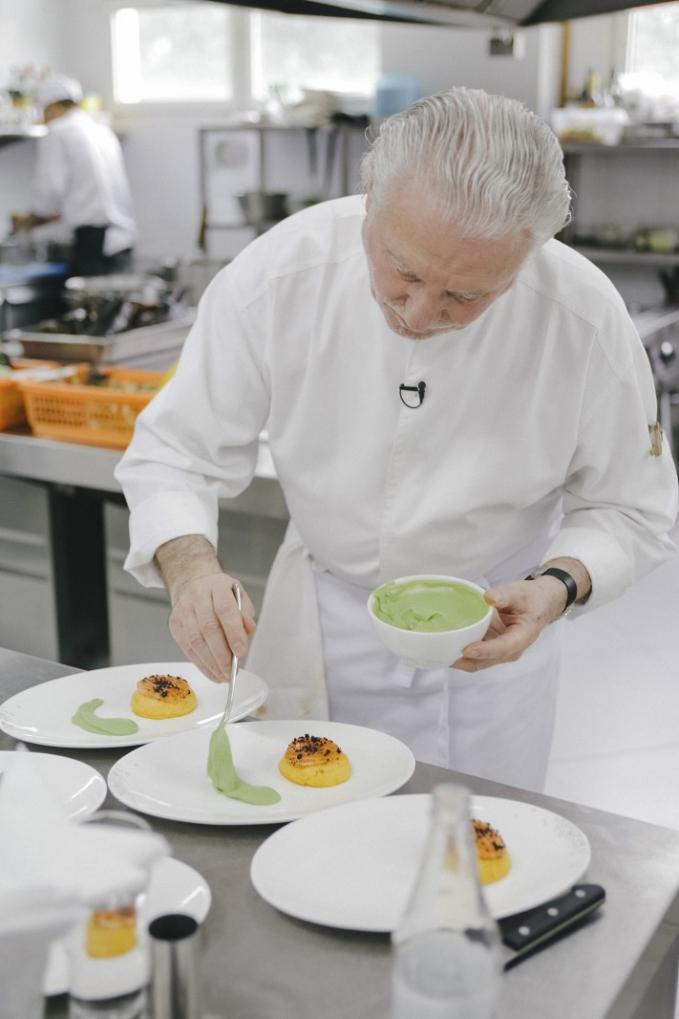 Alain Dutournier là một trong những vị đầu bếp được gắn sao Michelin nổi tiếng nhất Paris hiện nay. Nguồn: phunuvietnam.vn