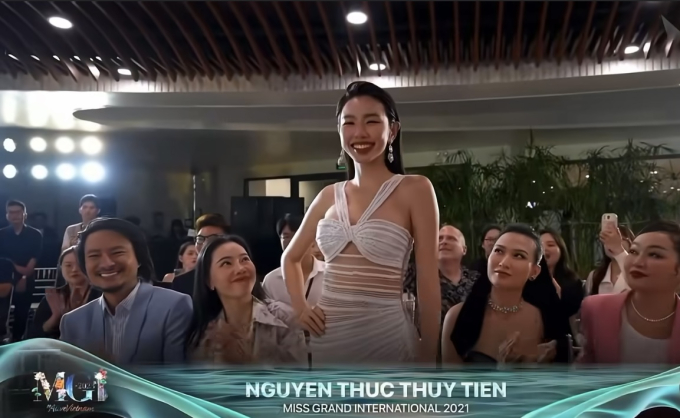 Tuy nhiên, netizen soi vị trí ngồi của cô là bên cạnh 