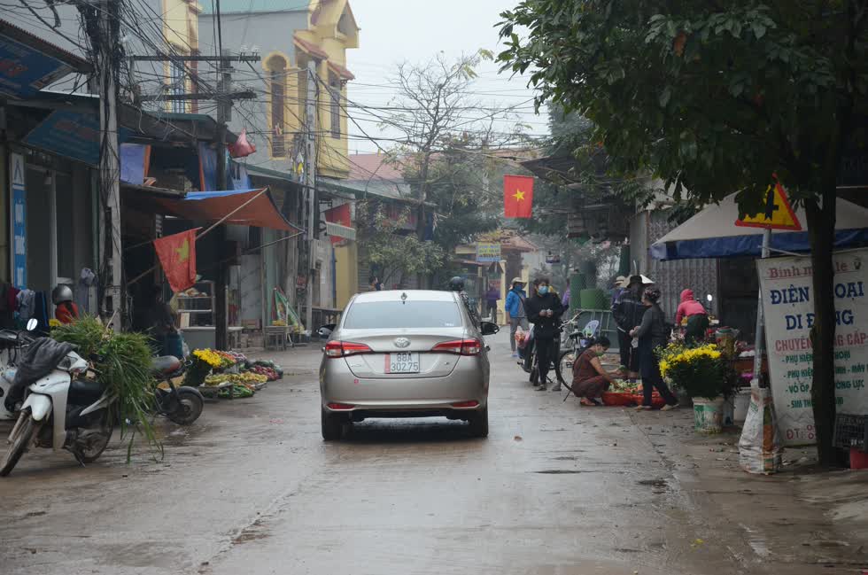 Người dân vẫn họp chợ, buôn bán bình thường. A