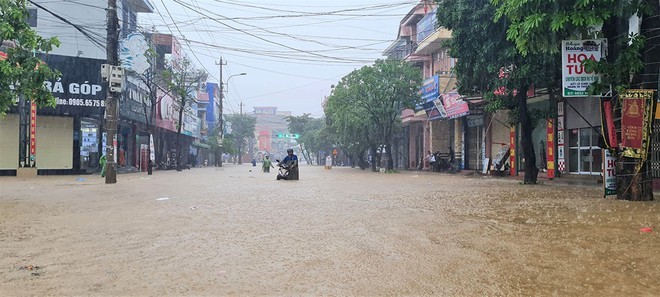 Tình trạng ngập nước diễn ra ở khắp nơi.