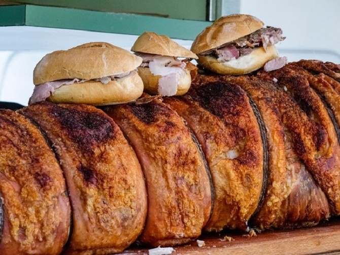 Porchetta là niềm kiêu hãnh của ẩm thực Italy.