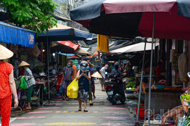 Đi chợ “đúng màu” ở Hà Nội