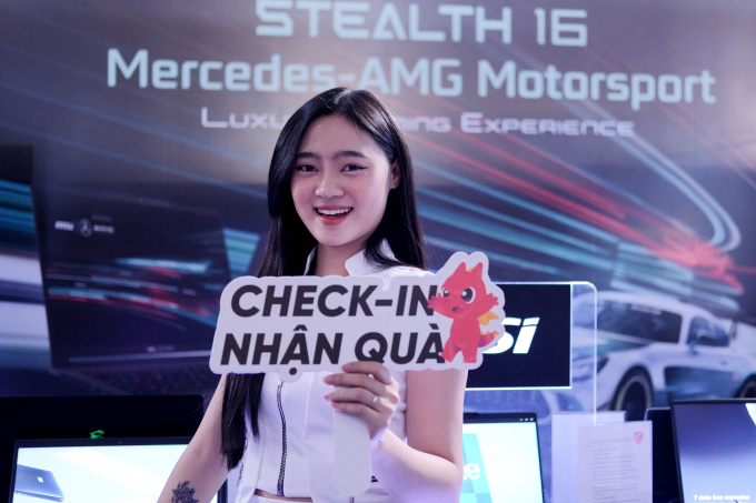 Một gian hàng khác của MSI trưng bày sản phẩm Stealth Mercedes-AMG.