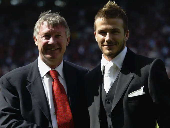 Beckham từng là cậu học trò cưng của HLV Sir Alex. Tuy nhiên, mối quan hệ của cả hai sau đó đổ vỡ, dẫn đến việc Beckham phải rời MU năm 2003