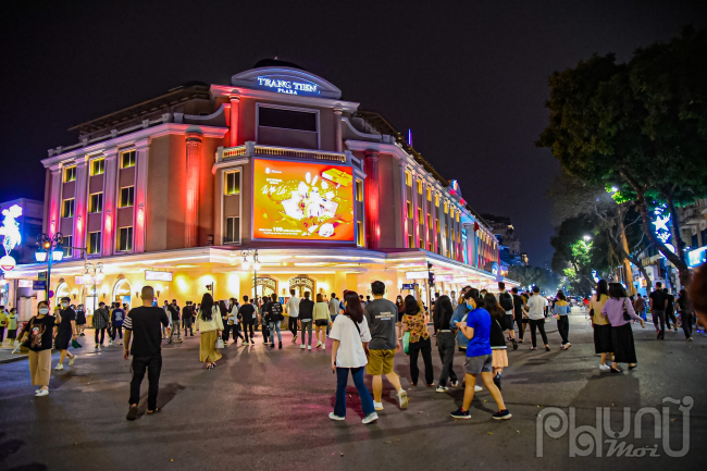 Phố đi bộ Hồ Gươm là không gian hoạt động công cộng vì vậy số lượng người tham gia hoạt động lớn nhất từ trước đến nay.