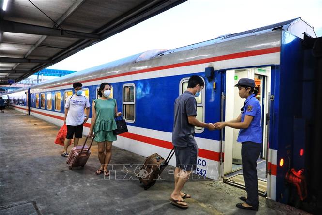 Ngày 27/9, tàu khách Thống Nhất tạm dừng khai thác tránh bão Noru - Ảnh 1.