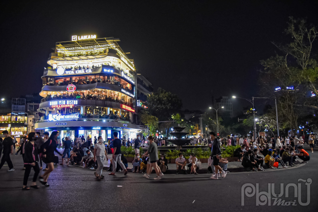 Bắt đầu từ 19 giờ, không gian đi bộ khu vực hồ Hoàn Kiếm và phụ cận chính thức hoạt động trở lại.