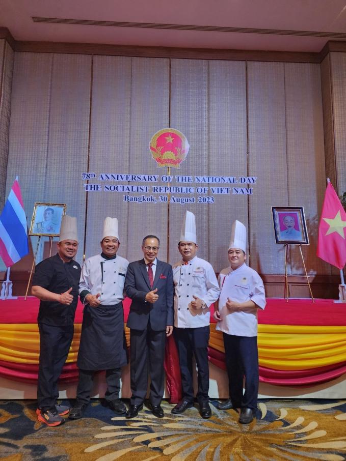 Nghệ nhân Lê Văn Khánh “gây thương nhớ” với món ẩm thực ở sự kiện kỷ niệm Quốc Khánh Việt Nam  tại Thái Lan