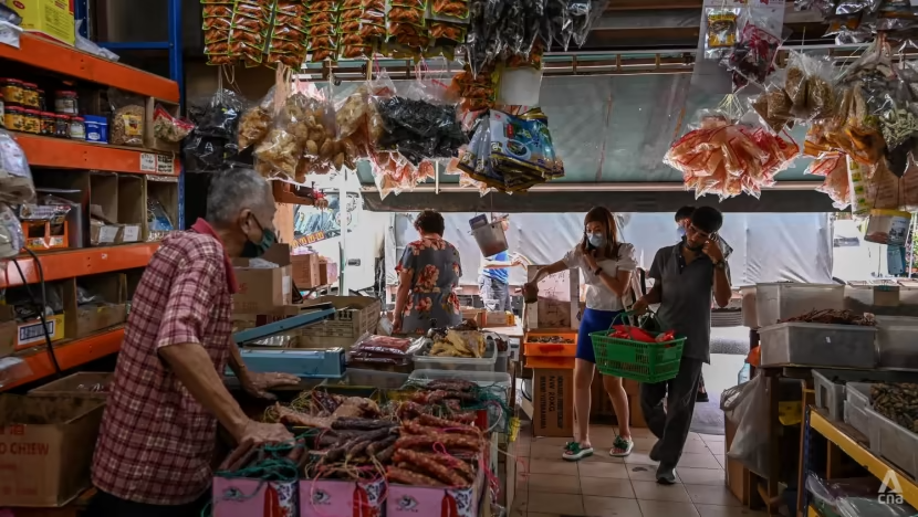 Lạm phát dự kiến ​​sẽ làm giảm chi tiêu ở Malaysia trước Tết Nguyên đán - Ảnh 4.