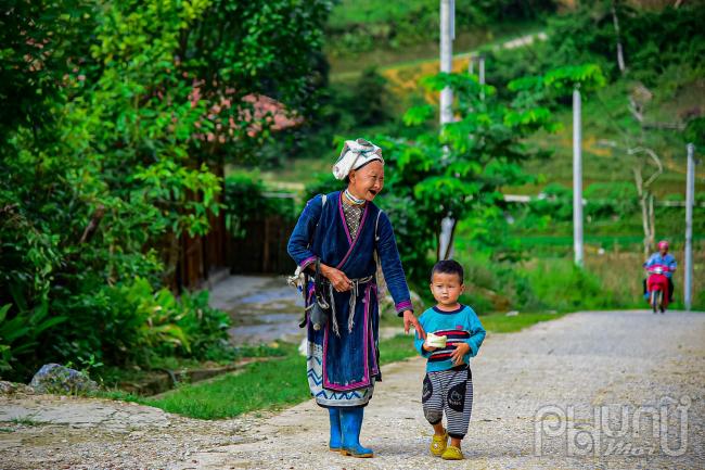 Hình cảnh bình yên xóm cổ Hoài Khao