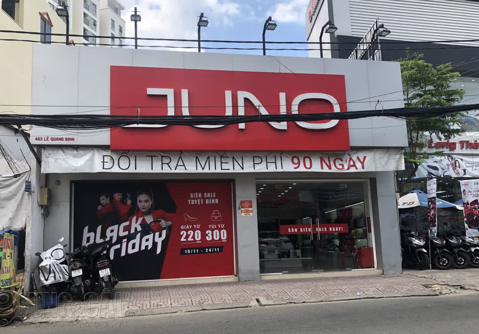 Hàng loạt cửa hàng, trung tâm mua sắm đìu hiu ngày Black Friday    