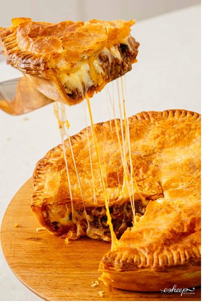 Meat Pie gần như là một trong những biểu tượng văn hoá ẩm thực rất đặc trưng của xứ sở chuột túi. Source: Esheep Kitchen