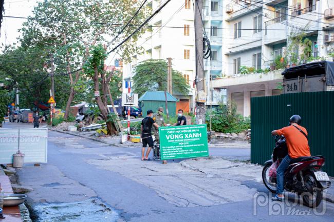 Rất nhiều chốt ở các ngõ ngánh được lập lên nhằm đảm bảo an toàn cho 