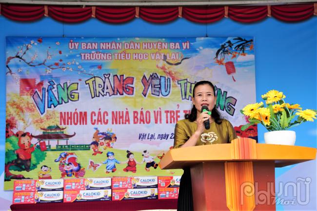 Bà Phùng Thị Bình – Hiệu trưởng Trường Tiểu học Vật Lại.