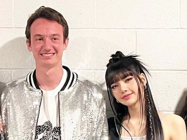   Lisa được cho là không sang Pháp dự sinh nhật bạn trai khiến tin đồn đã chia tay càng gây xôn xao   