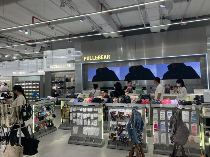 Cả Hà Nội dập dìu đi shopping tại Lotte Mall West Lake: Jo Malone, Maison Margiela, Lush... lần đầu đổ bộ, brand lớn đua nhau sale đến 50%