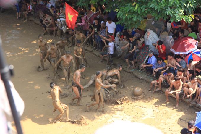 Người ta tin rằng lễ hội đua tranh càng quyết liệt, mùa màng năm đó càng bội thu. 