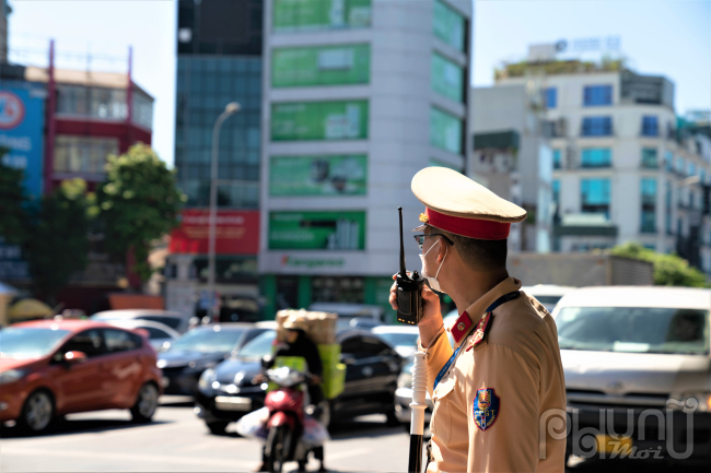 Không những vậy, những CBCS còn rất tâm lý, tùy vào lỗi, mức độ vi phạm sẽ có biện pháp nhắc nhở, tuyên truyền để người dân hiểu thay vì lập biên bản xử phạt.