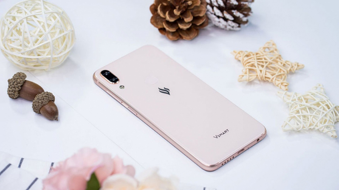 Gợi ý 6 smartphone màu hồng làm quà 20/10 