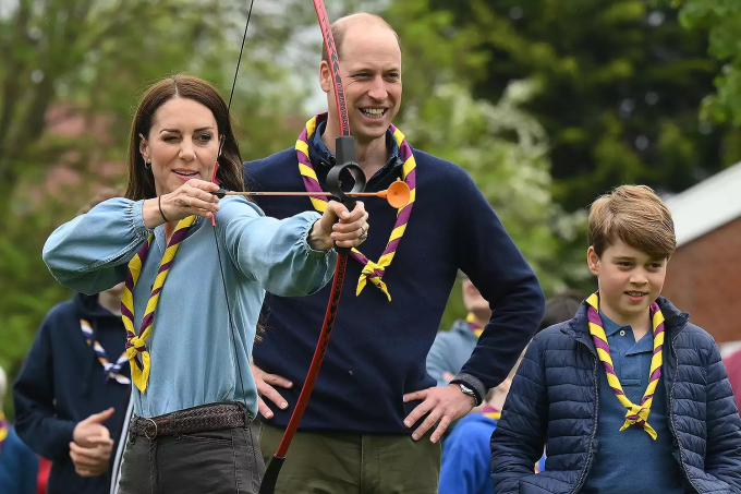 Kate, William và con trai cả George tại sự kiện 