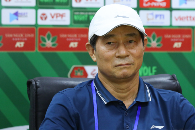 HLV Bae Ji-won đã có thời gian dài làm việc tại đội tuyển Việt Nam cũng như V.League. (Ảnh: Như Đạt)