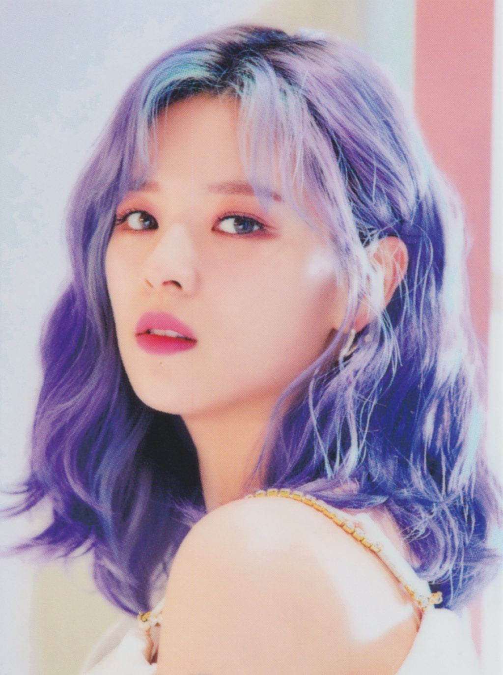  Jeongyeon và màu tóc tím đi đầu xu hướng. Ảnh: Hallyuplus.