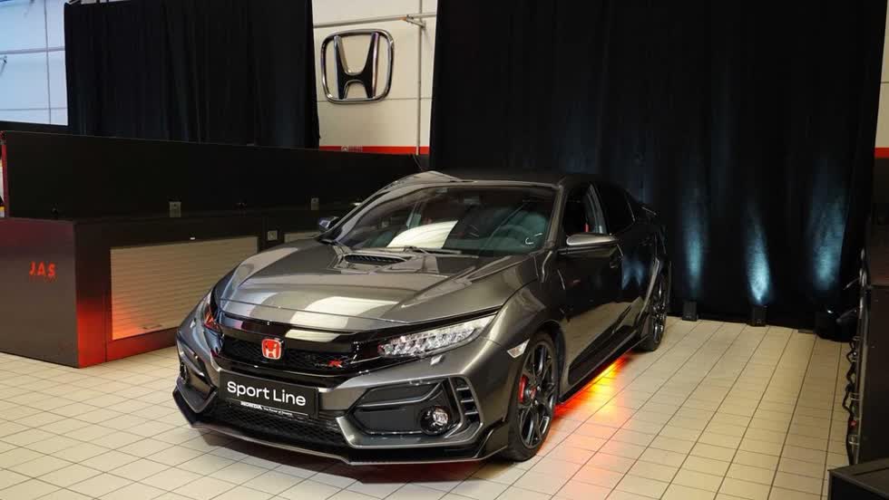 Honda Civic Type R Sport Line.