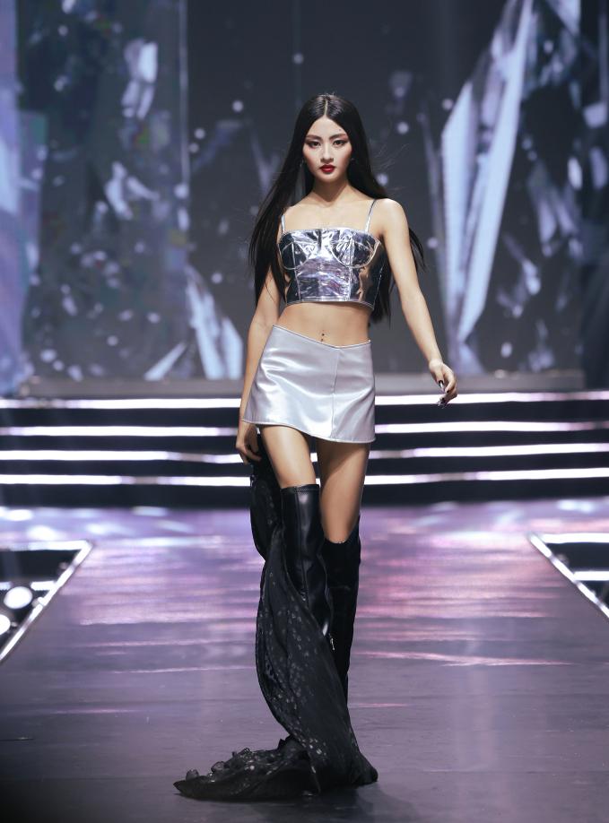 Bà Trang Lê cho rằng Xuân Hạnh vẫn còn những bước catwalk loạng choạng. Ảnh: The Face Vietnam