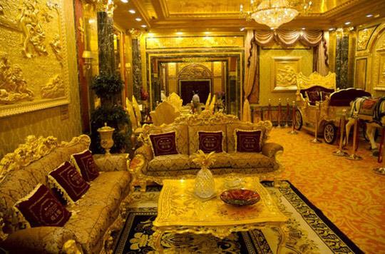 Sự thật về ngôi nhà dát vàng 300 tỷ của hoa hậu Ngô Mỹ Uyên