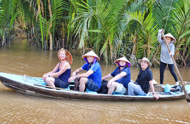 Hàng loạt tỉnh thành tạm dừng đón khách du lịch