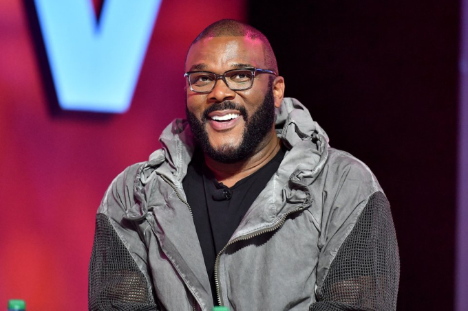           Tyler Perry - 165 triệu USD: Sau khi chính thức trở thành tỷ phú năm 2020, Tyler Perry tiếp tục kiếm được ăn nên làm ra nhờ kinh doanh. Trong năm qua, nhà sản xuất da màu kiếm tiền nhờ hợp đồng sản xuất BET, hãng phim 330 tại Atlanta, Mỹ. Ảnh: Getty.          