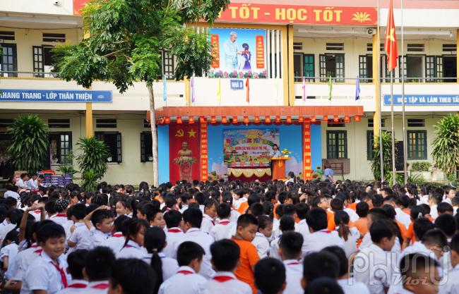 Chương trình “Vầng trăng yêu thương” tại Trường Tiểu học Vật Lại