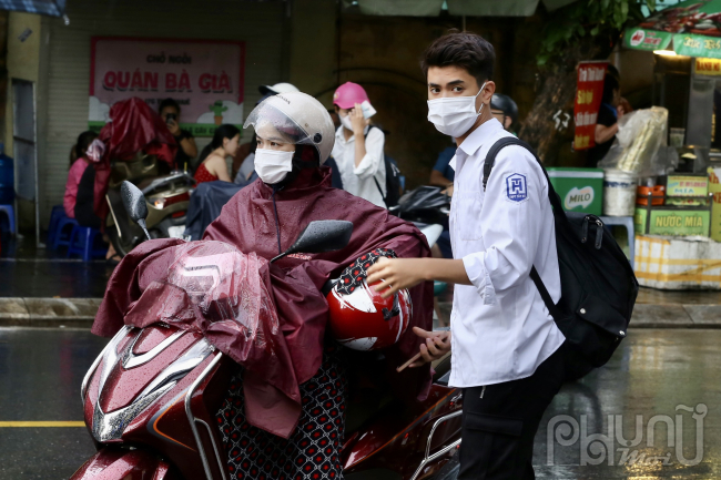 Đa số các thi sinh tỏ ra khá hồi họp trước khi vào phòng thi