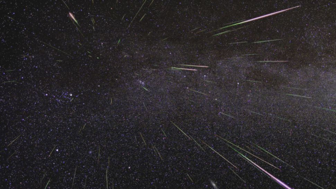  Trận mưa sao băng Perseid được chụp vào tháng 8-2009. Ảnh: NASA / JPL.