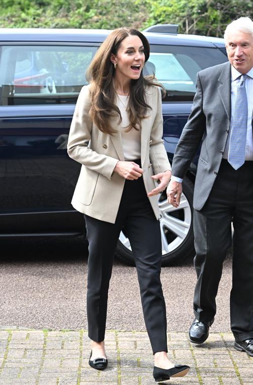 Vương phi Kate Middleton gợi ý 10 cách mặc quần ống đứng chuẩn thanh lịch cho phụ nữ trên 40 tuổi