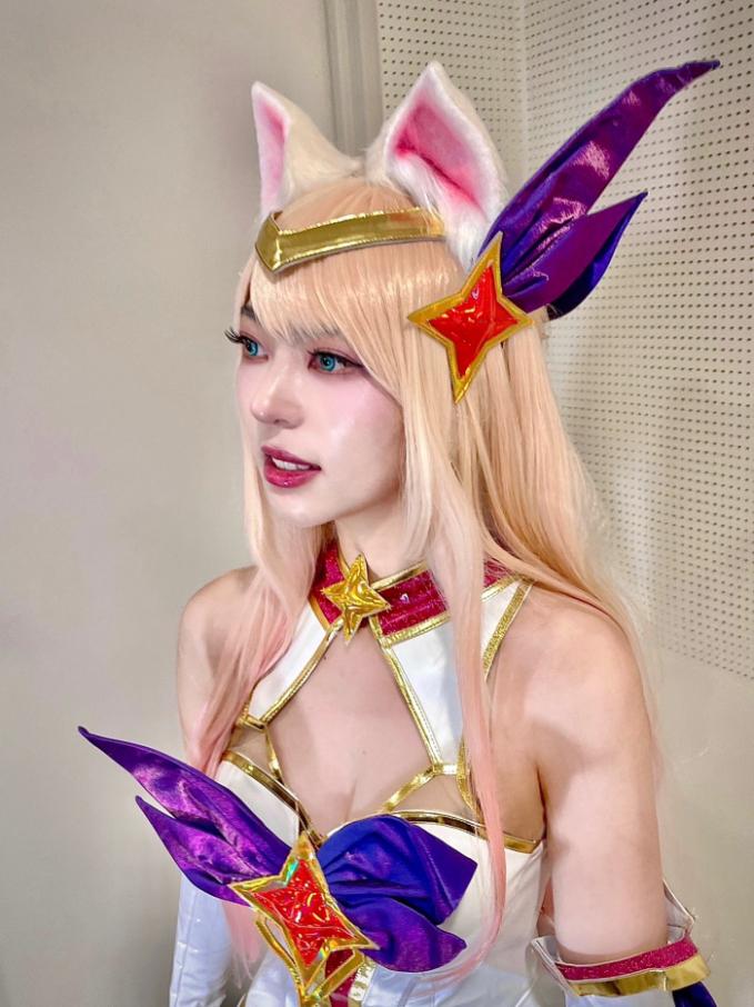 Plumy là cosplayer và là streamer