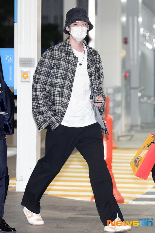 Lee Jong Suk lên đường đến Việt Nam, một cử chỉ đáng yêu ghi điểm tuyệt đối