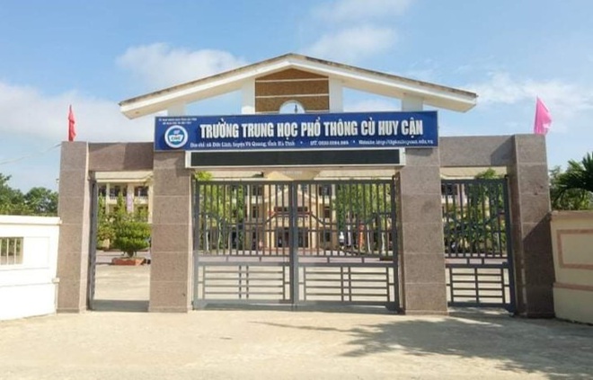 Trường THPT Cù Huy Cận có 5 học sinh phúc khảo điểm, 4 em có điểm tăng cao. Ảnh: Zing.vn