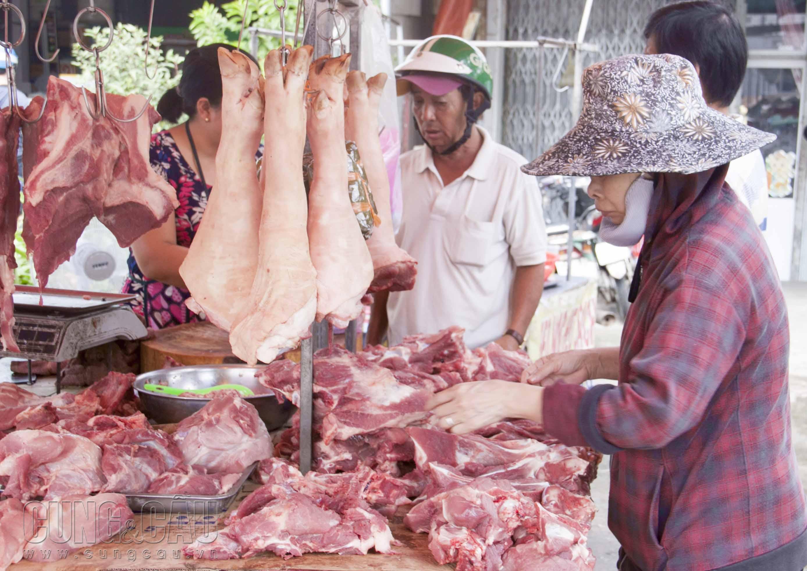 Giá thịt heo bán lẻ tại các chợ truyền thống hiện vẫn khá ổn định.