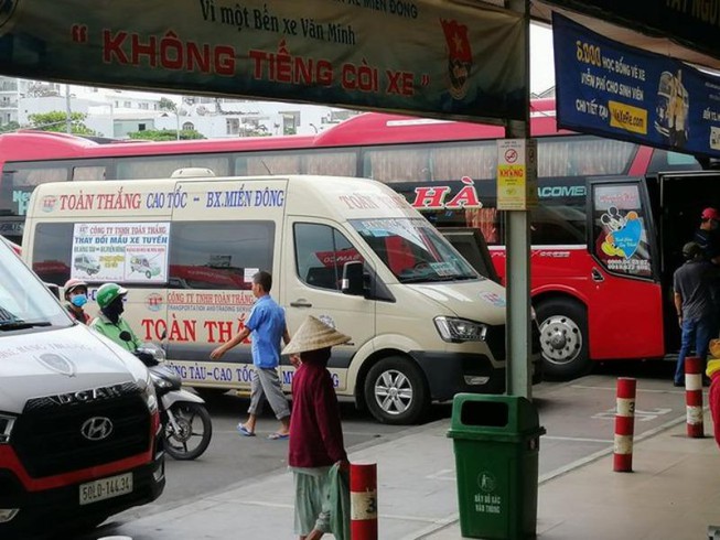 Từ 0h ngày 1/4 đến 15/4, toàn bộ xe khách, xe công nghệ, taxi đều tạm ngưng hoạt động trong 15 ngày.