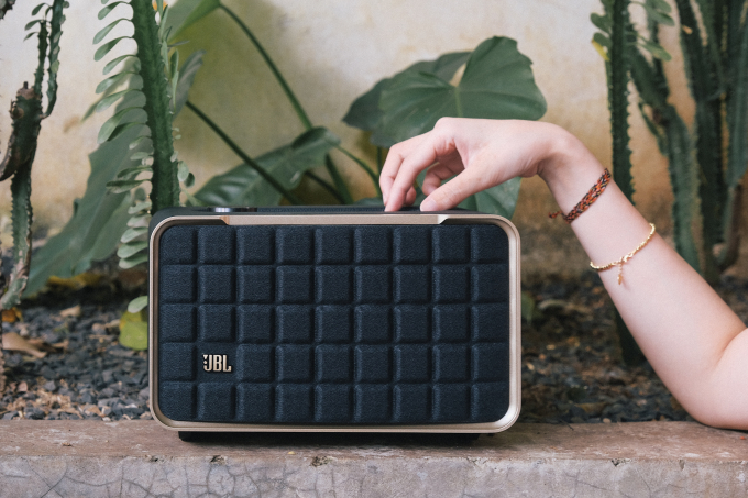 Trải nghiệm JBL Authentics 200: Sự kết hợp giữa thiết kế hoài cổ và chất âm tân thời