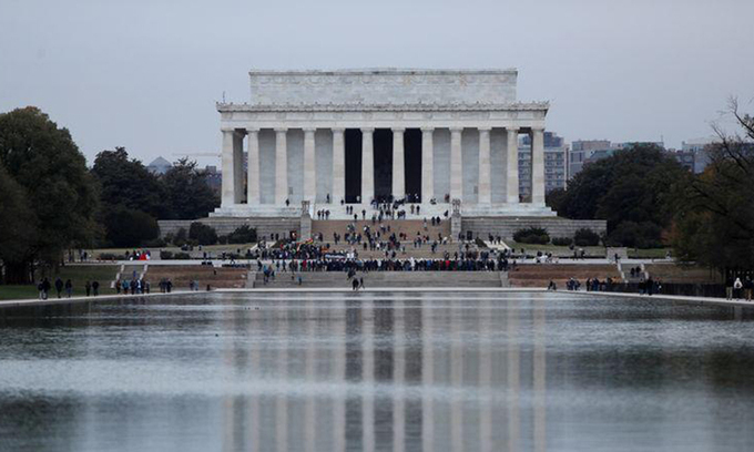 Đài tưởng niệm Lincoln ở thủ đô Washington, Mỹ. Ảnh: Reuters.