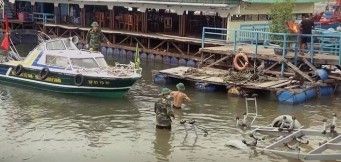   Lực lượng Bộ đội Biên phòng Quảng Bình chuẩn bị các phương tiện kỹ thuật sẵn sàng ứng phó, hỗ trợ nhân dân khi thiên tai xảy ra. (Ảnh: Võ Dung/TTXVN)  