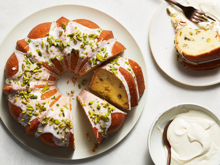 Món ngon mỗi ngày: Bánh Bundt hạt dẻ cười - Ảnh 1.