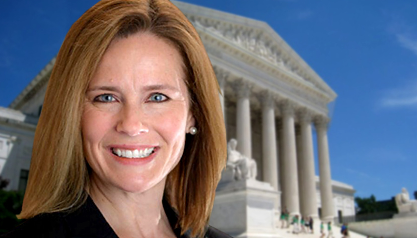 Bà Amy Coney Barrett, người vừa được ông TT Trump đề cử cho vị trí thẩm phán.